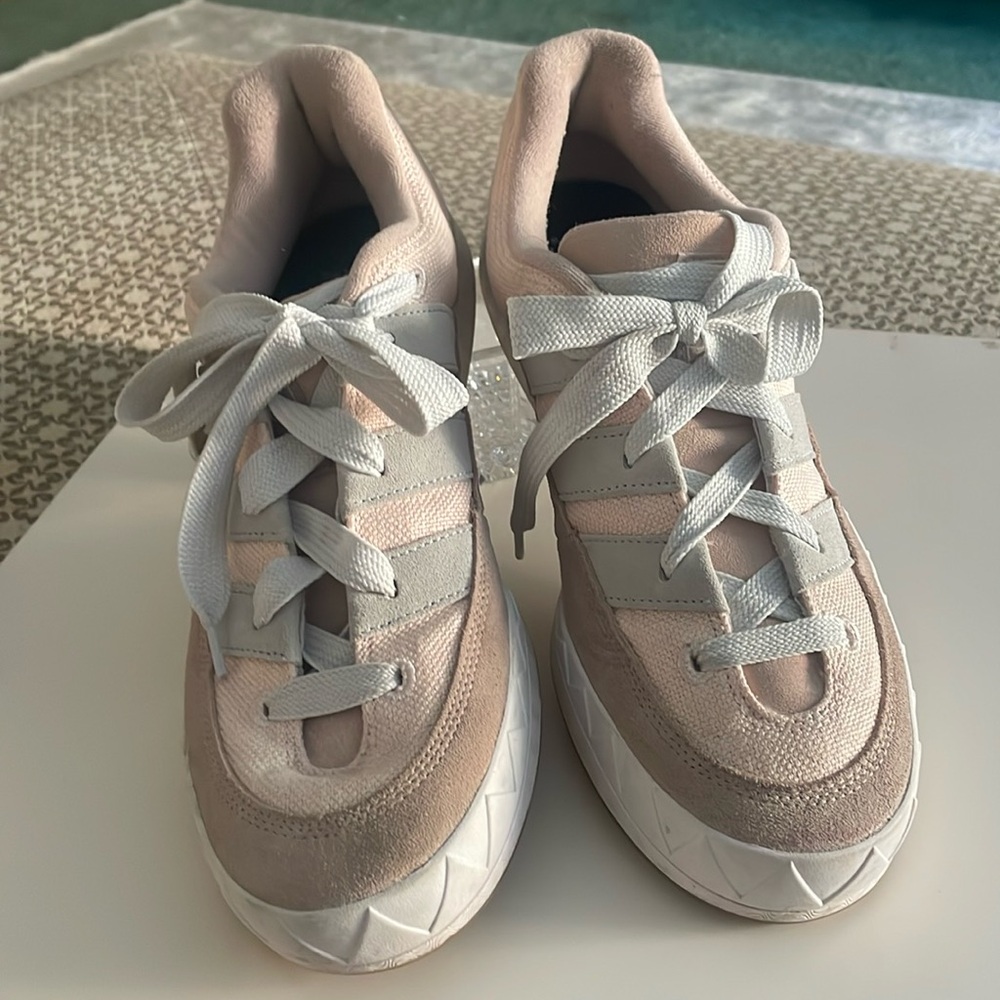 Adidas men’s sneaks